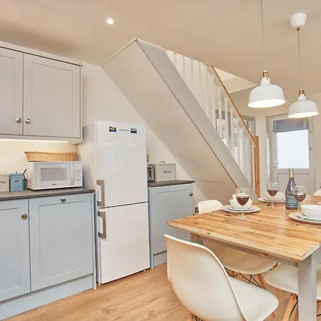 3 Overcliff * Port Isaac